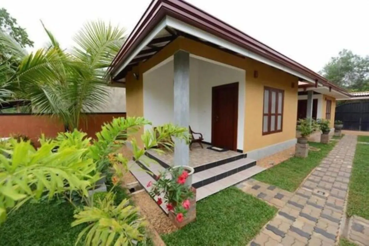 Eco Chalet - Airport Transit Hotel Negombo Bed & Breakfast