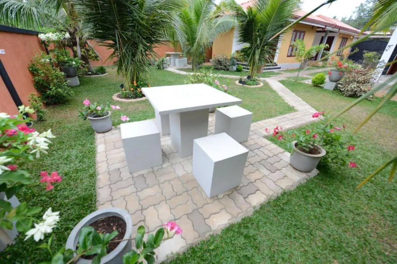 Bed & Breakfast Eco Chalet - Airport Transit Hotel Negombo