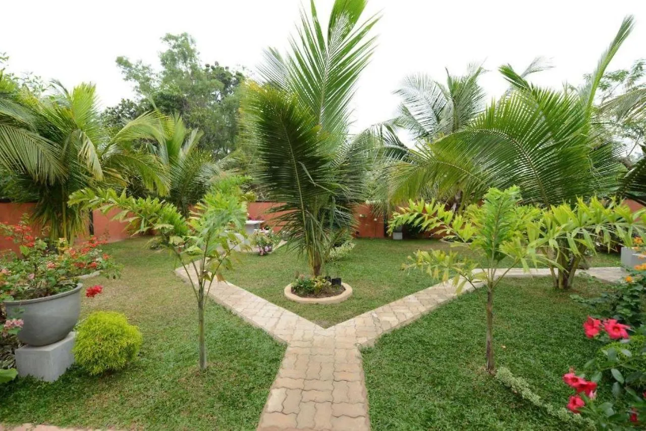 Eco Chalet - Airport Transit Hotel Negombo