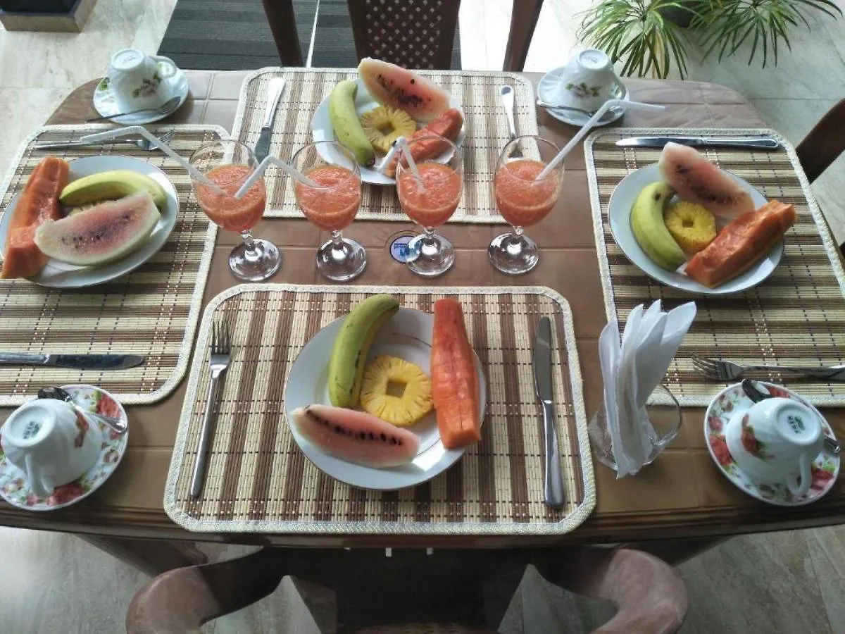 Eco Chalet - Airport Transit Hotel Negombo Bed & Breakfast
