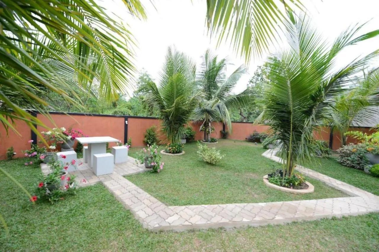 Eco Chalet - Airport Transit Hotel Negombo