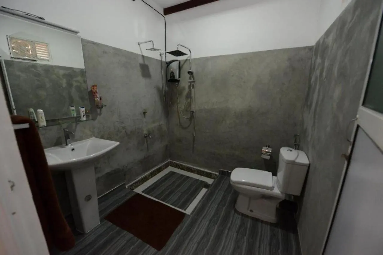 Eco Chalet - Airport Transit Hotel Negombo