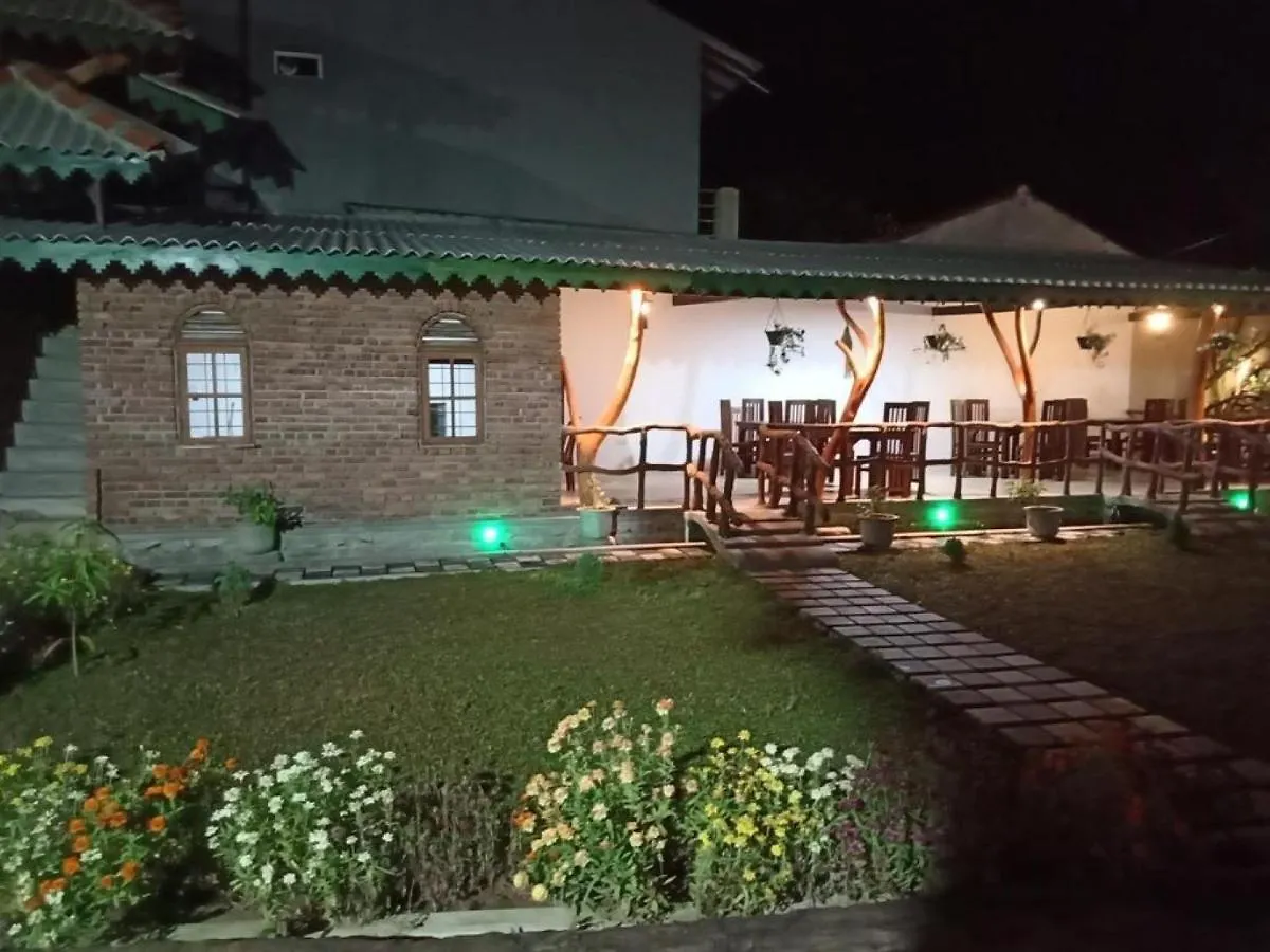 Eco Chalet - Airport Transit Hotel Negombo 0*,  Sri Lanka