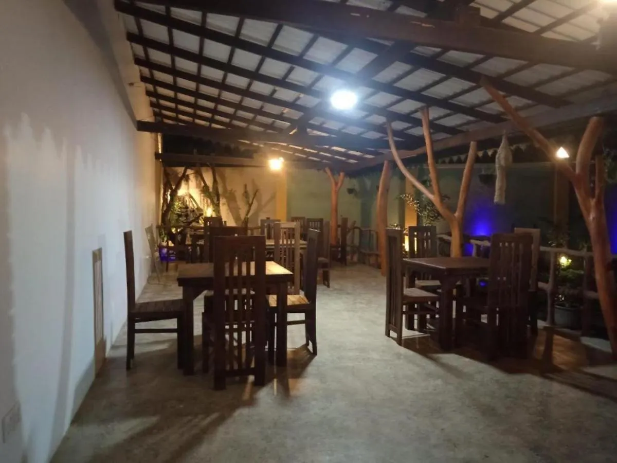 Eco Chalet - Airport Transit Hotel Negombo Frühstückspension